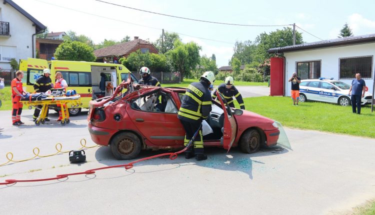 Prikaz vježbe masovne nesreće - zbrinjavanje unesrećenih