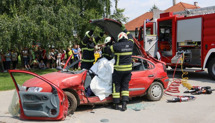 Prikaz vježbe masovne nesreće - zbrinjavanje unesrećenih