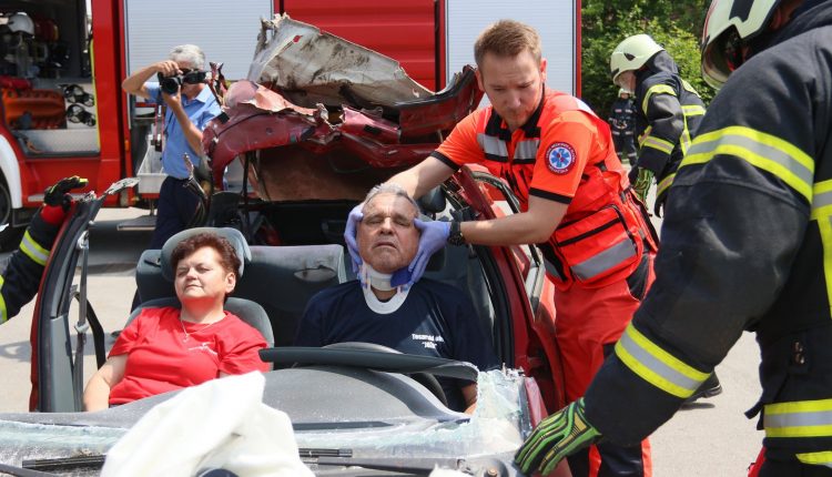 Prikaz vježbe masovne nesreće - zbrinjavanje unesrećenih