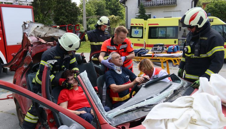 Prikaz vježbe masovne nesreće - zbrinjavanje unesrećenih