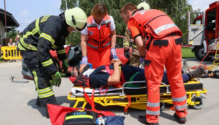 Prikaz vježbe masovne nesreće - zbrinjavanje unesrećenih