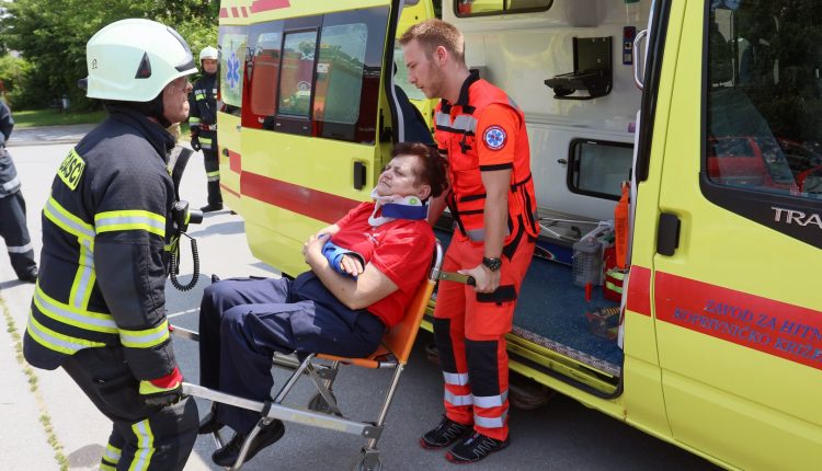 Prikaz vježbe masovne nesreće - zbrinjavanje unesrećenih