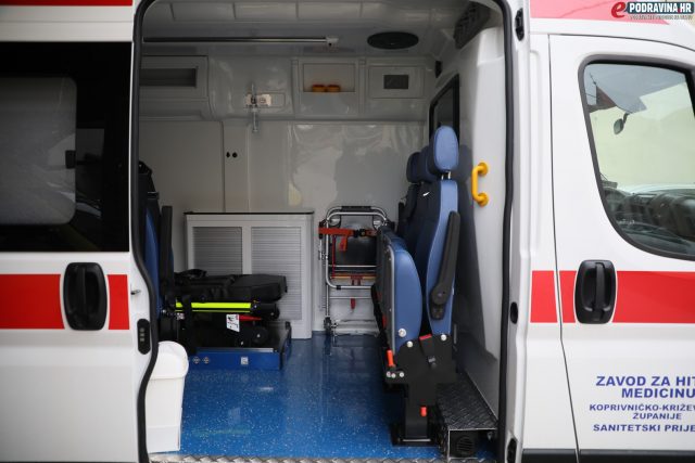 Nabavljeno novo vozilo za sanitetski prijevoz pacijenata - slika vozila/unutrašnjosti