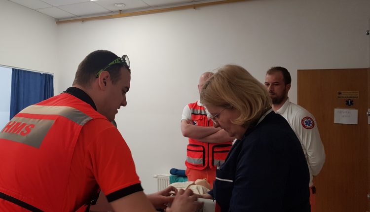 Djelatnici Zavoda isprobavaju nabavljeni uređaji za automatsku masažu srca