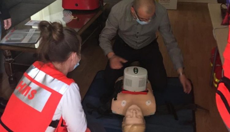 Djelatnici Zavoda isprobavaju nabavljeni uređaji za automatsku masažu srca