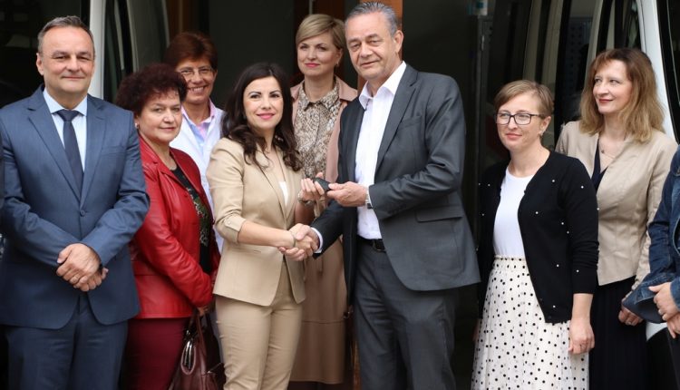 Zavod za hitnu medicinu dobio dva nova sanitetska vozila i energetski obnovljenu zgradu