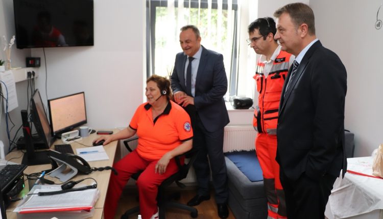 Primopredaja dva vozila Sanitetskog prijevoza i Energetske obnove zgrade HMP