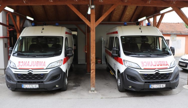 Primopredaja dva vozila Sanitetskog prijevoza i Energetske obnove zgrade HMP