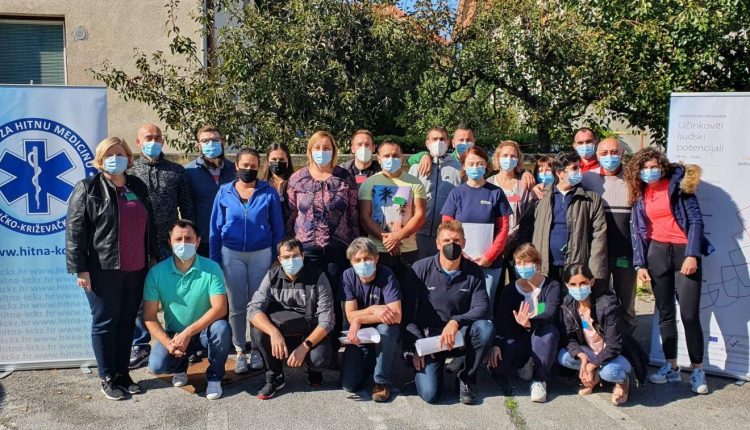 Slika djelatnika koji su polazili ITLS tečaj zajedno sa instruktorima